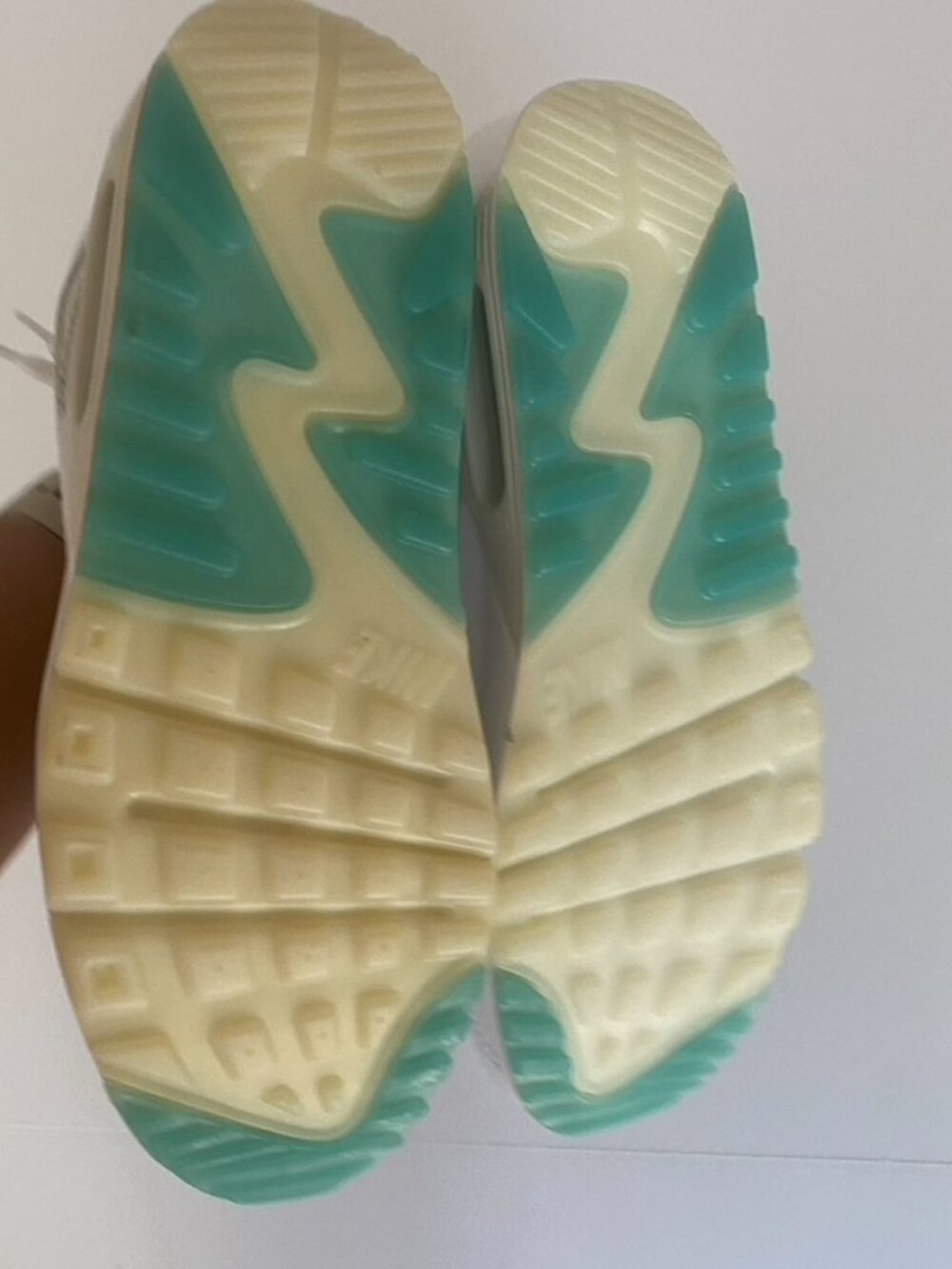 Nike Air Max 90 SE White Platinum Glacier Ice Sneakers Size 5Y/Womens 6.5 - Picture 7 of 8